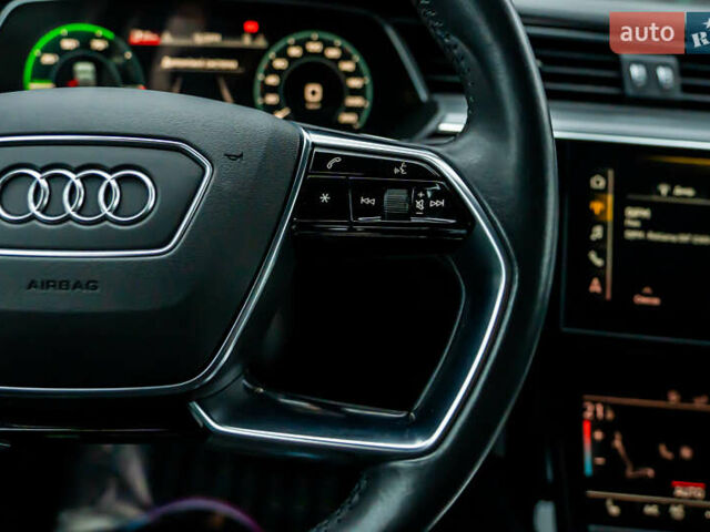 Чорний Ауді E-Tron, об'ємом двигуна 0 л та пробігом 75 тис. км за 29900 $, фото 69 на Automoto.ua