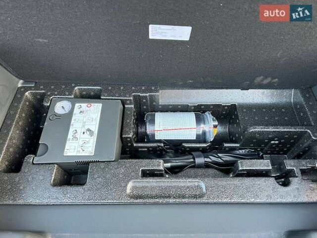Чорний Ауді E-Tron, об'ємом двигуна 0 л та пробігом 160 тис. км за 26799 $, фото 49 на Automoto.ua