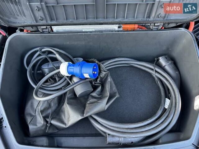 Чорний Ауді E-Tron, об'ємом двигуна 0 л та пробігом 253 тис. км за 24200 $, фото 71 на Automoto.ua