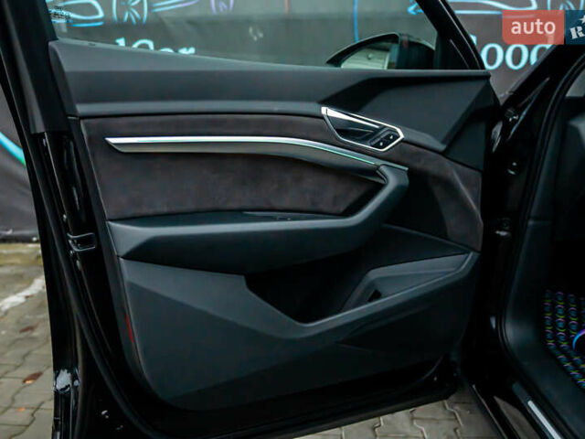 Чорний Ауді E-Tron, об'ємом двигуна 0 л та пробігом 75 тис. км за 29900 $, фото 55 на Automoto.ua