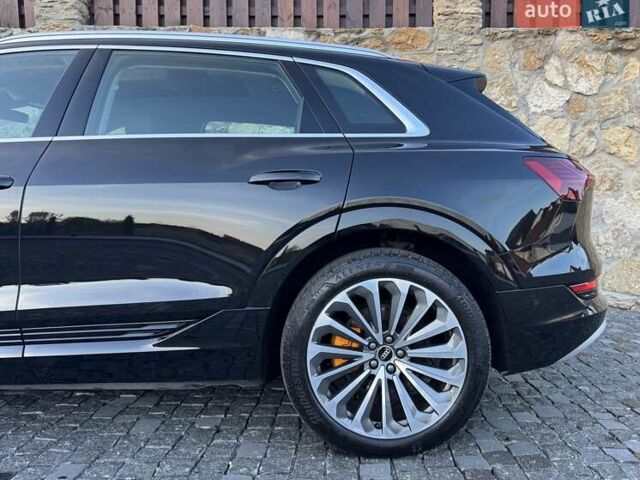 Чорний Ауді E-Tron, об'ємом двигуна 0 л та пробігом 253 тис. км за 24200 $, фото 8 на Automoto.ua