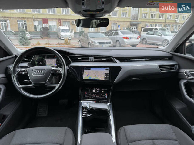 Черный Ауди E-Tron, объемом двигателя 0 л и пробегом 120 тыс. км за 26500 $, фото 28 на Automoto.ua