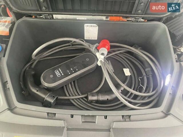 Черный Ауди E-Tron, объемом двигателя 0 л и пробегом 40 тыс. км за 29800 $, фото 27 на Automoto.ua