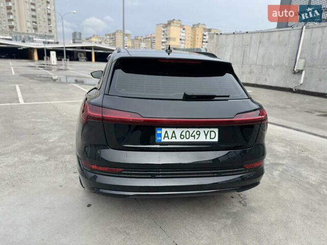 Чорний Ауді E-Tron, об'ємом двигуна 0 л та пробігом 155 тис. км за 30999 $, фото 11 на Automoto.ua
