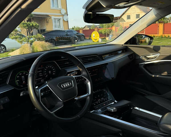 Чорний Ауді E-Tron, об'ємом двигуна 0 л та пробігом 117 тис. км за 33000 $, фото 13 на Automoto.ua