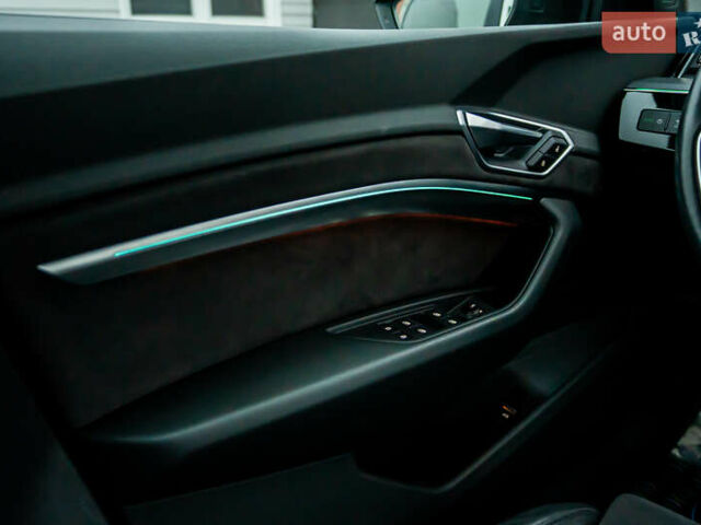 Чорний Ауді E-Tron, об'ємом двигуна 0 л та пробігом 75 тис. км за 29900 $, фото 71 на Automoto.ua