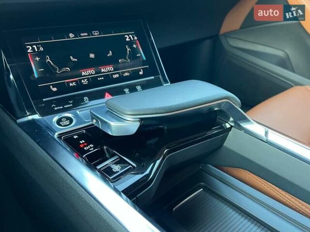 Чорний Ауді E-Tron, об'ємом двигуна 0 л та пробігом 160 тис. км за 26799 $, фото 46 на Automoto.ua