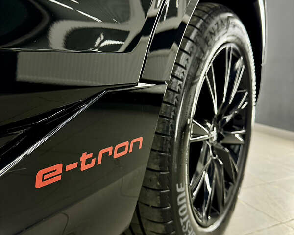 Черный Ауди E-Tron, объемом двигателя 0 л и пробегом 38 тыс. км за 39999 $, фото 14 на Automoto.ua