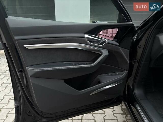 Черный Ауди E-Tron, объемом двигателя 0 л и пробегом 105 тыс. км за 35990 $, фото 24 на Automoto.ua