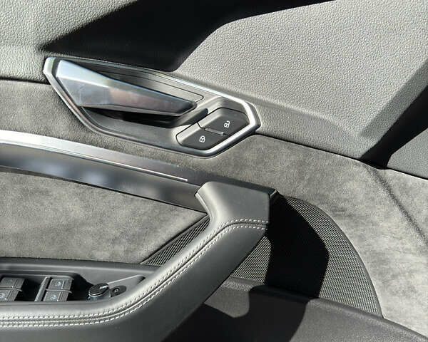 Чорний Ауді E-Tron, об'ємом двигуна 0 л та пробігом 60 тис. км за 39000 $, фото 6 на Automoto.ua