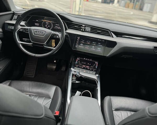 Чорний Ауді E-Tron, об'ємом двигуна 0 л та пробігом 155 тис. км за 30999 $, фото 41 на Automoto.ua