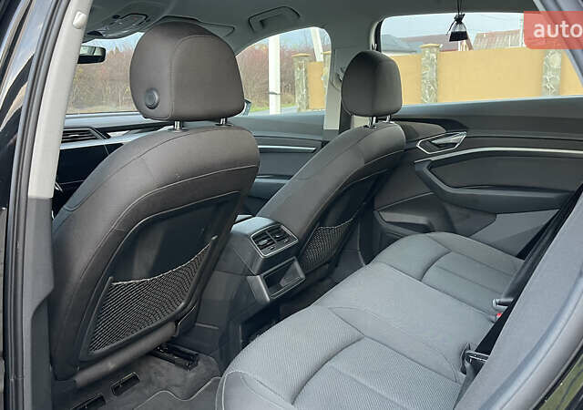 Чорний Ауді E-Tron, об'ємом двигуна 0 л та пробігом 78 тис. км за 26500 $, фото 47 на Automoto.ua