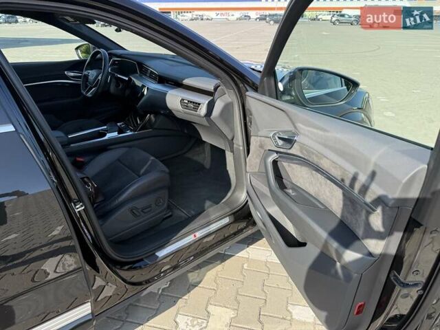 Чорний Ауді E-Tron, об'ємом двигуна 0 л та пробігом 40 тис. км за 55000 $, фото 4 на Automoto.ua