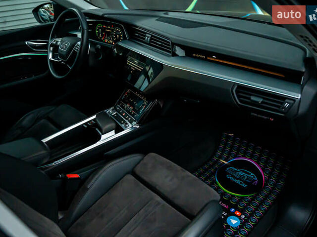 Чорний Ауді E-Tron, об'ємом двигуна 0 л та пробігом 75 тис. км за 29900 $, фото 63 на Automoto.ua