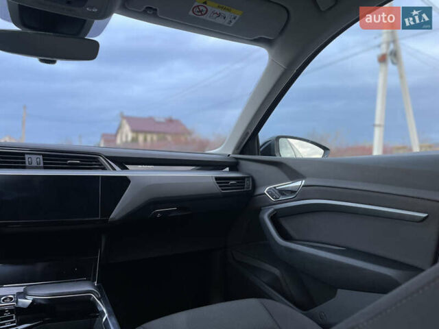 Чорний Ауді E-Tron, об'ємом двигуна 0 л та пробігом 78 тис. км за 26500 $, фото 42 на Automoto.ua