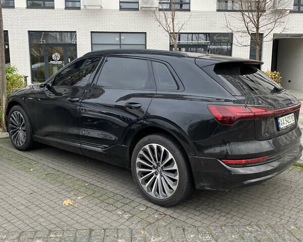Черный Ауди E-Tron, объемом двигателя 0 л и пробегом 146 тыс. км за 31900 $, фото 7 на Automoto.ua
