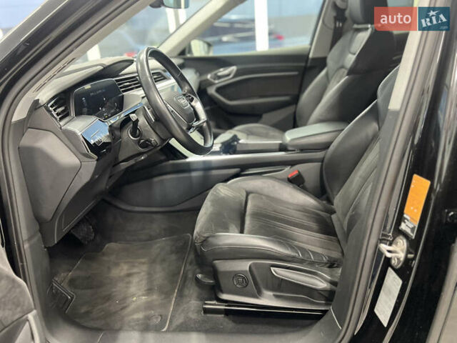 Чорний Ауді E-Tron, об'ємом двигуна 0 л та пробігом 76 тис. км за 31500 $, фото 12 на Automoto.ua