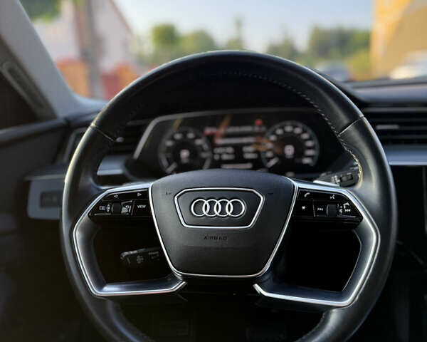Чорний Ауді E-Tron, об'ємом двигуна 0 л та пробігом 117 тис. км за 33000 $, фото 7 на Automoto.ua