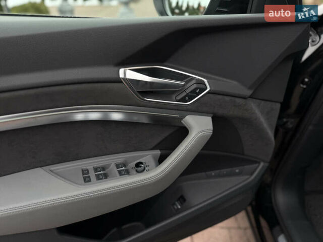 Чорний Ауді E-Tron, об'ємом двигуна 0 л та пробігом 51 тис. км за 31499 $, фото 35 на Automoto.ua