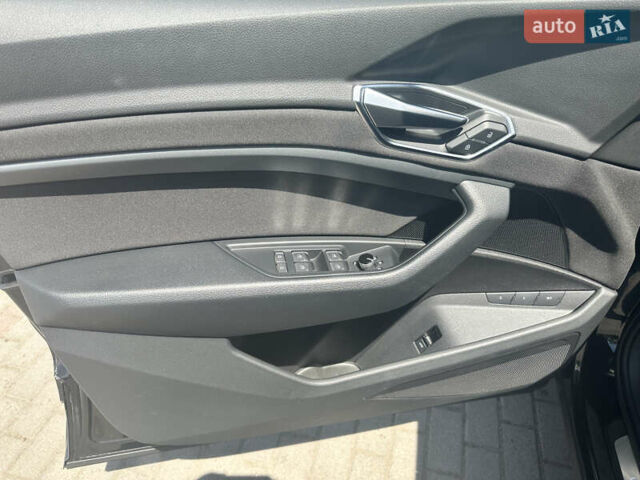 Чорний Ауді E-Tron, об'ємом двигуна 0 л та пробігом 130 тис. км за 23990 $, фото 21 на Automoto.ua