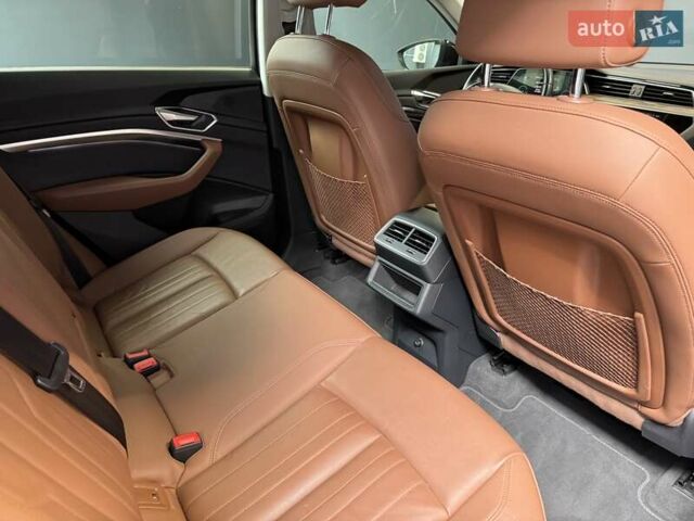 Черный Ауди E-Tron, объемом двигателя 0 л и пробегом 55 тыс. км за 32000 $, фото 37 на Automoto.ua