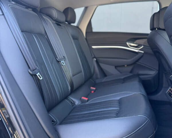 Чорний Ауді E-Tron, об'ємом двигуна 0 л та пробігом 155 тис. км за 29499 $, фото 31 на Automoto.ua