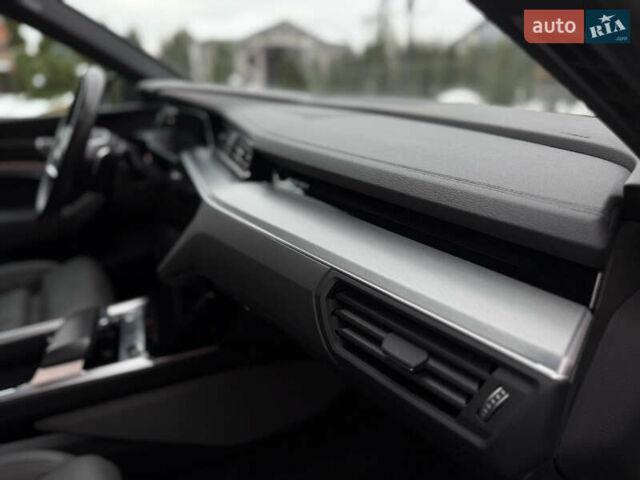 Чорний Ауді E-Tron, об'ємом двигуна 0 л та пробігом 51 тис. км за 31499 $, фото 54 на Automoto.ua