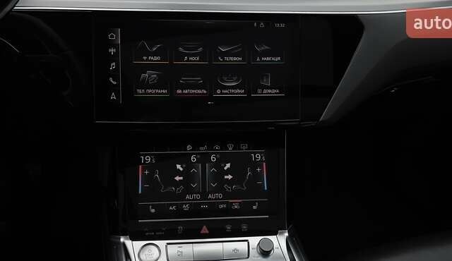 Черный Ауди E-Tron, объемом двигателя 0 л и пробегом 138 тыс. км за 29900 $, фото 70 на Automoto.ua