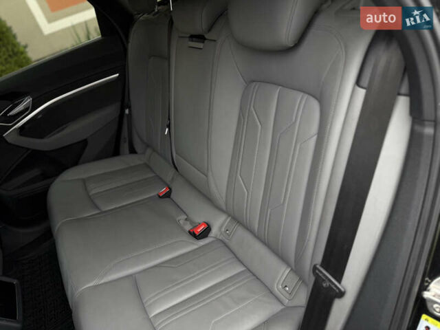 Чорний Ауді E-Tron, об'ємом двигуна 0 л та пробігом 51 тис. км за 31499 $, фото 48 на Automoto.ua