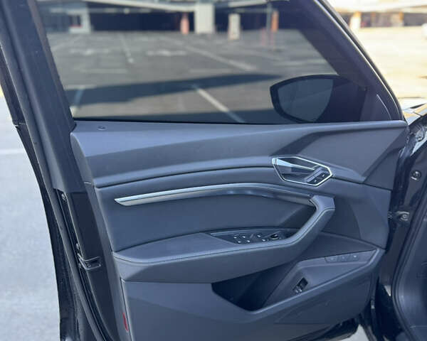 Чорний Ауді E-Tron, об'ємом двигуна 0 л та пробігом 155 тис. км за 29499 $, фото 22 на Automoto.ua