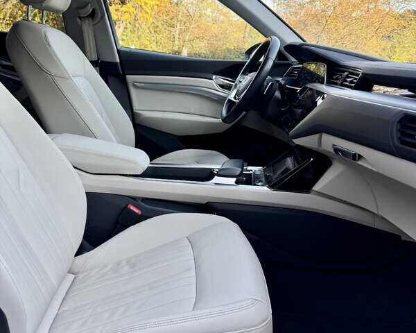 Чорний Ауді E-Tron, об'ємом двигуна 0 л та пробігом 72 тис. км за 29900 $, фото 15 на Automoto.ua