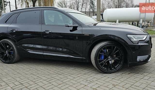 Чорний Ауді E-Tron, об'ємом двигуна 0 л та пробігом 120 тис. км за 33500 $, фото 3 на Automoto.ua