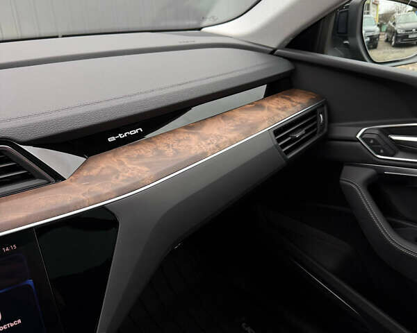 Черный Ауди E-Tron, объемом двигателя 0 л и пробегом 32 тыс. км за 35500 $, фото 22 на Automoto.ua