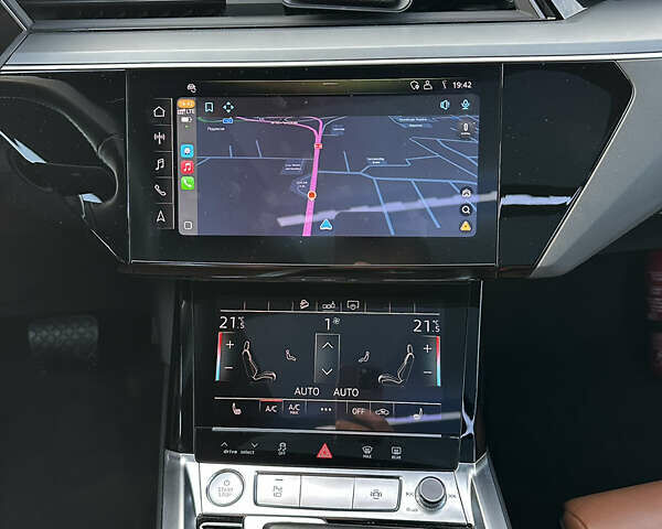 Чорний Ауді E-Tron, об'ємом двигуна 0 л та пробігом 75 тис. км за 31499 $, фото 12 на Automoto.ua