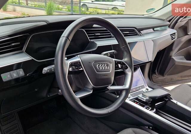 Черный Ауди E-Tron, объемом двигателя 0 л и пробегом 36 тыс. км за 26000 $, фото 28 на Automoto.ua