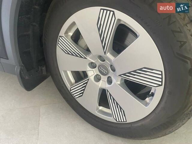 Черный Ауди E-Tron, объемом двигателя 0 л и пробегом 40 тыс. км за 29800 $, фото 8 на Automoto.ua