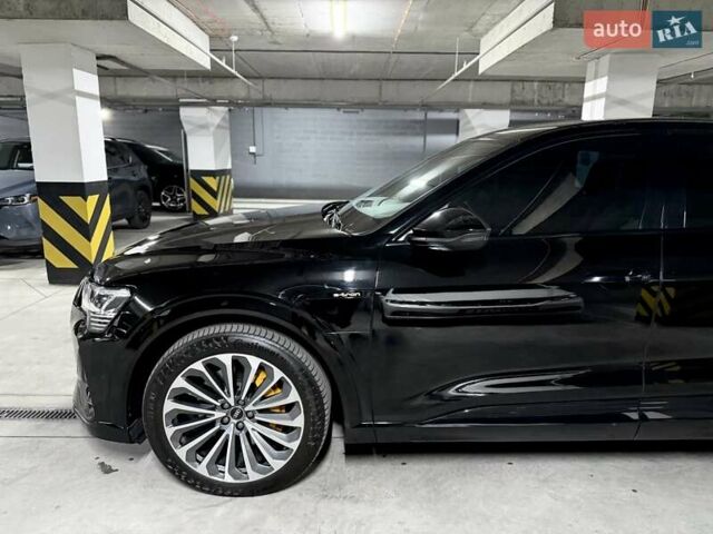Чорний Ауді E-Tron, об'ємом двигуна 0 л та пробігом 95 тис. км за 30900 $, фото 4 на Automoto.ua