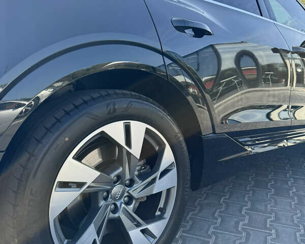 Чорний Ауді E-Tron, об'ємом двигуна 0 л та пробігом 120 тис. км за 27800 $, фото 8 на Automoto.ua