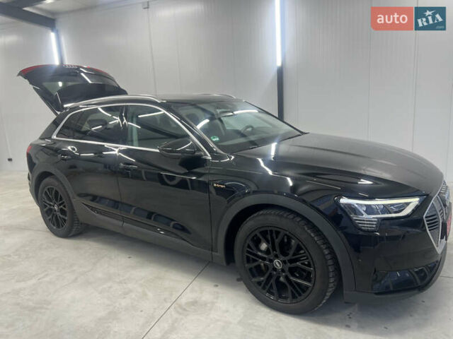 Чорний Ауді E-Tron, об'ємом двигуна 0 л та пробігом 76 тис. км за 31500 $, фото 1 на Automoto.ua
