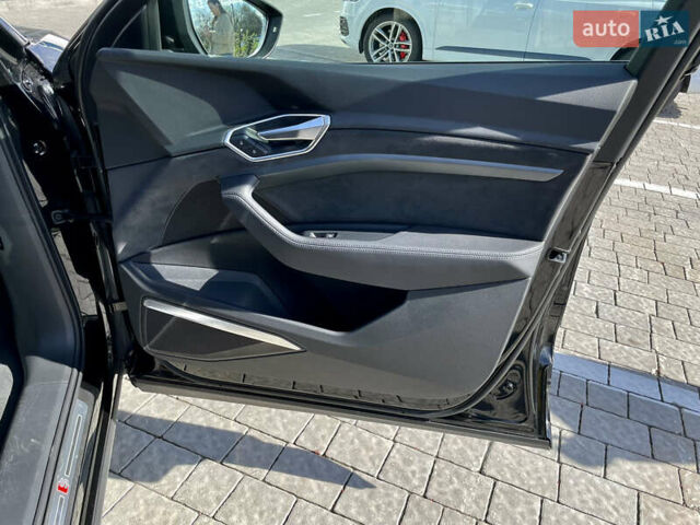 Чорний Ауді E-Tron, об'ємом двигуна 0 л та пробігом 85 тис. км за 32800 $, фото 31 на Automoto.ua