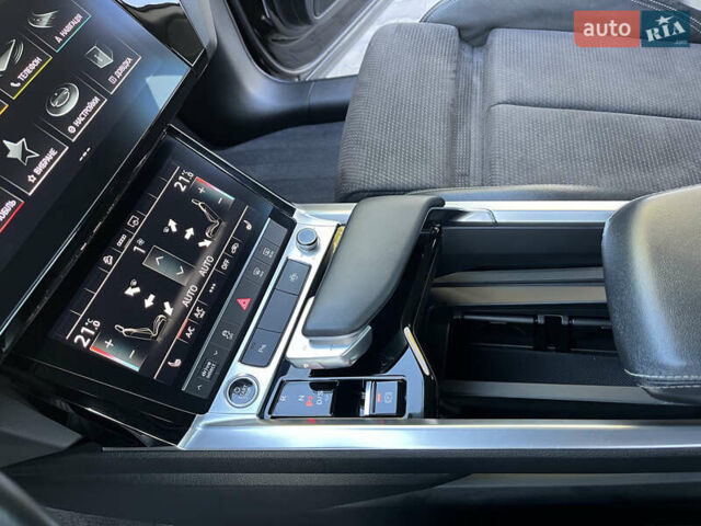 Чорний Ауді E-Tron, об'ємом двигуна 0 л та пробігом 81 тис. км за 26500 $, фото 37 на Automoto.ua