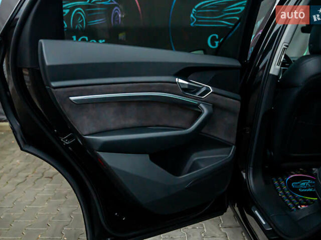 Чорний Ауді E-Tron, об'ємом двигуна 0 л та пробігом 75 тис. км за 29900 $, фото 57 на Automoto.ua
