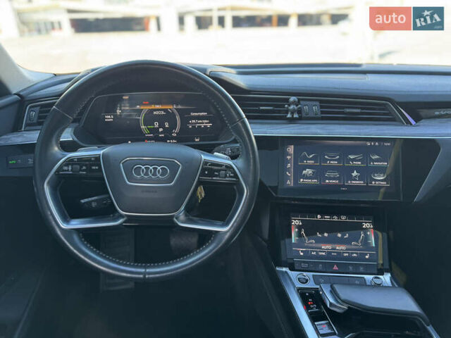 Чорний Ауді E-Tron, об'ємом двигуна 0 л та пробігом 155 тис. км за 29499 $, фото 29 на Automoto.ua