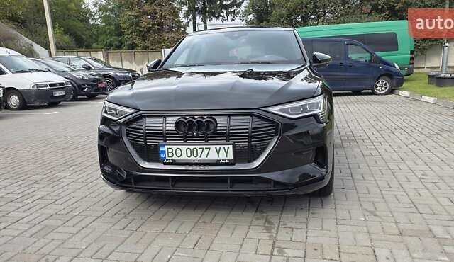 Чорний Ауді E-Tron, об'ємом двигуна 0 л та пробігом 138 тис. км за 29900 $, фото 8 на Automoto.ua