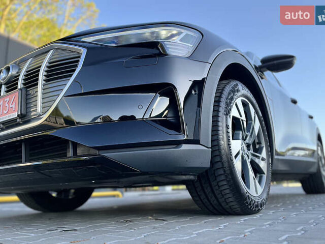 Чорний Ауді E-Tron, об'ємом двигуна 0 л та пробігом 81 тис. км за 26500 $, фото 2 на Automoto.ua