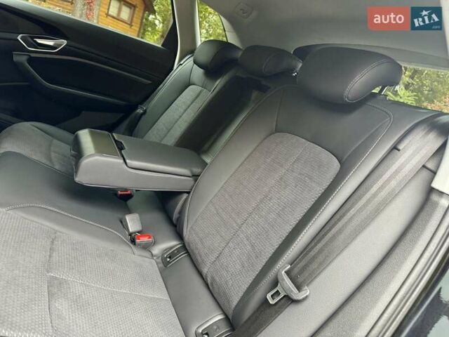Чорний Ауді E-Tron, об'ємом двигуна 0 л та пробігом 159 тис. км за 24500 $, фото 119 на Automoto.ua