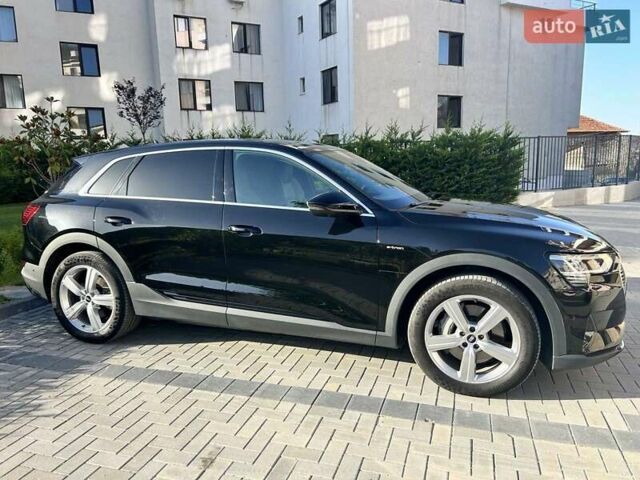 Черный Ауди E-Tron, объемом двигателя 0 л и пробегом 30 тыс. км за 41000 $, фото 1 на Automoto.ua