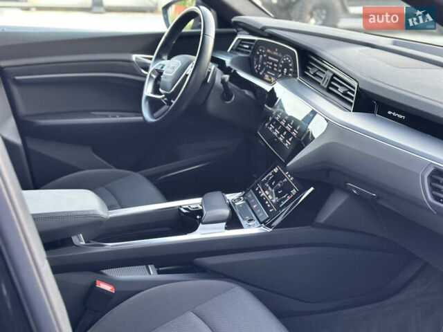 Черный Ауди E-Tron, объемом двигателя 0 л и пробегом 40 тыс. км за 26900 $, фото 26 на Automoto.ua