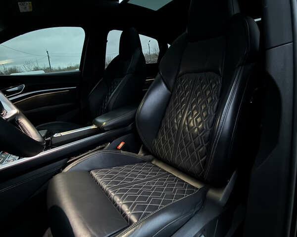 Чорний Ауді E-Tron, об'ємом двигуна 0 л та пробігом 84 тис. км за 36000 $, фото 48 на Automoto.ua
