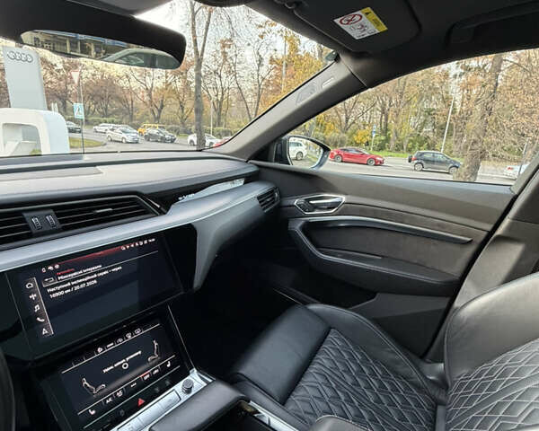 Черный Ауди E-Tron, объемом двигателя 0 л и пробегом 71 тыс. км за 38470 $, фото 52 на Automoto.ua